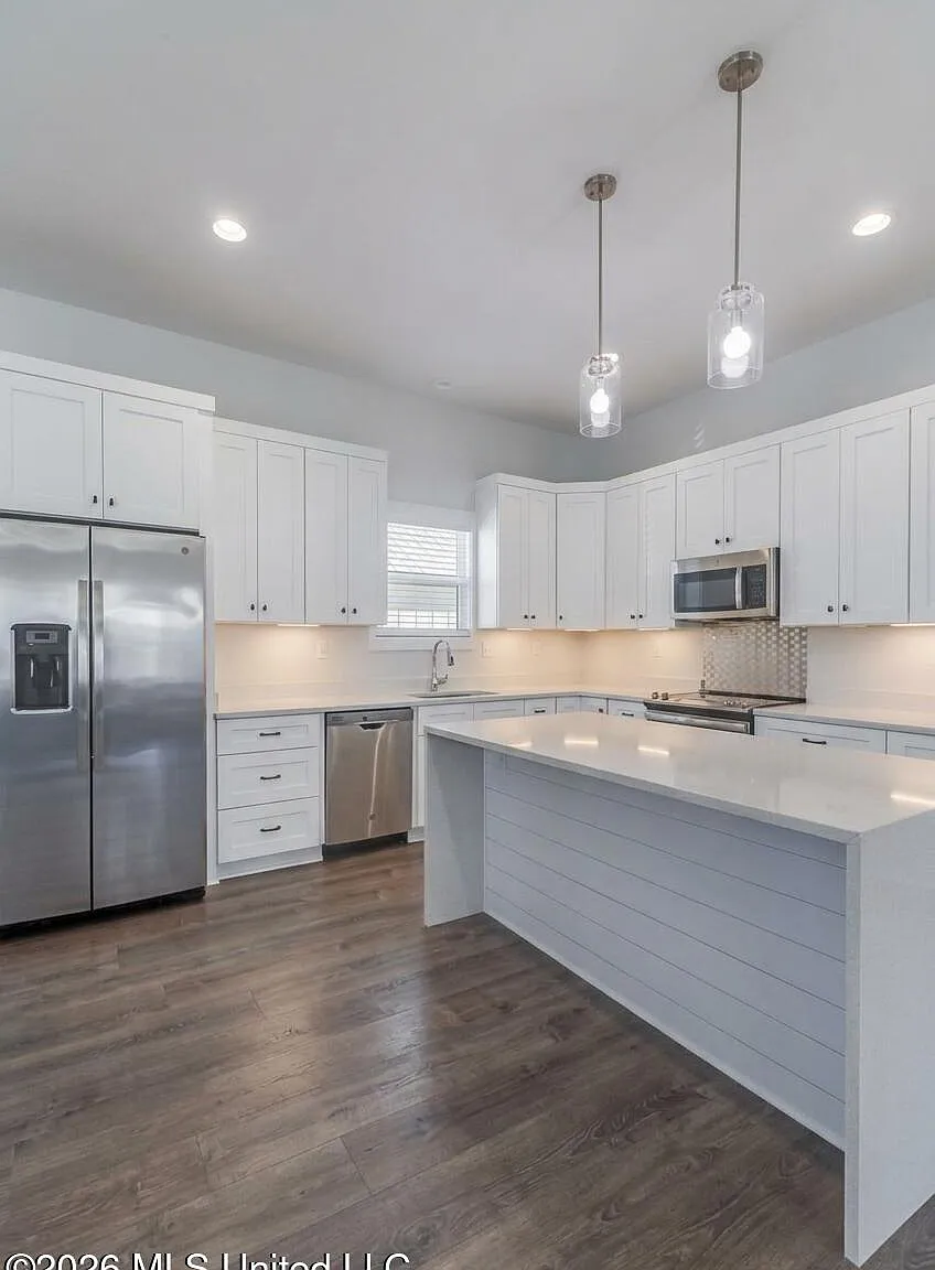 3 bed, 2.0 bath, 2000 sqft, $2,990 — Photo 4