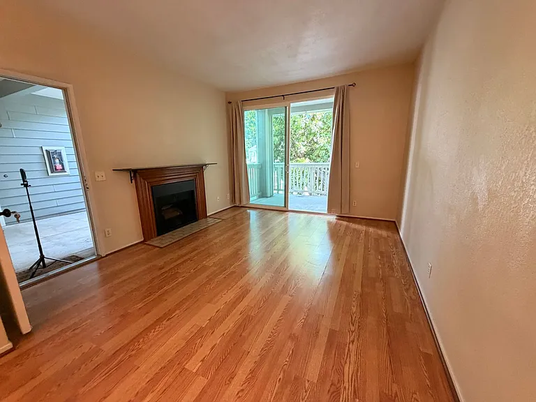 3395 Pinewood Ter #202 — Photo 4