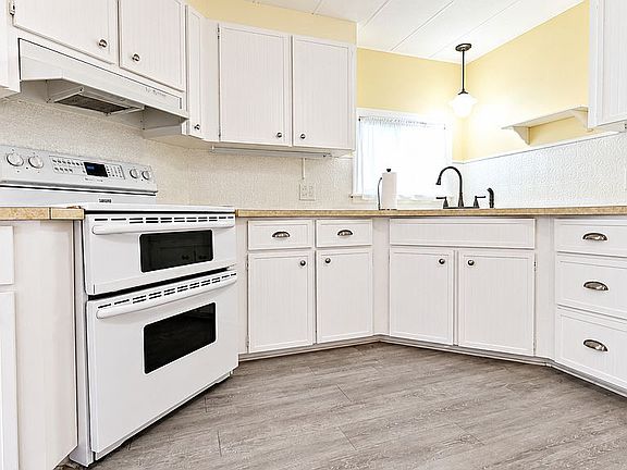 9th image of 41 Hanover Ct