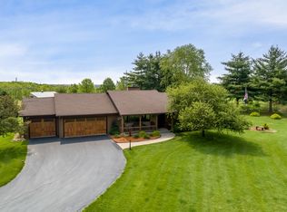 7869 N Crestview Rd, Stillman Valley, IL 61084