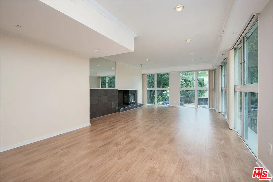 2 bed, 2.0 bath, 1520 sqft, $3,500 — Photo 2