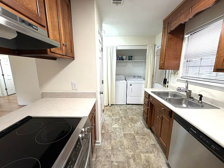 136 Belmont Rd — Photo 17