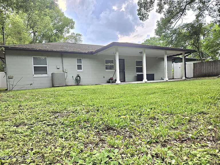 615 Luna Ct — Photo 23