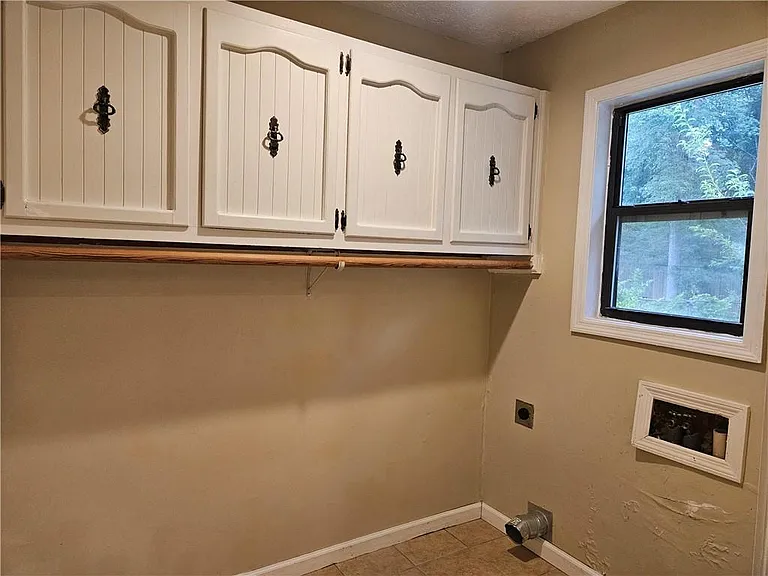 395 Monivea Ln — Photo 14