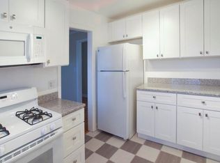 28 Blackhawk Rd #1, Highland Park, IL 60035