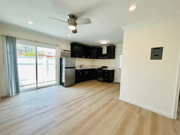 10860 Venice Blvd — Photo 7