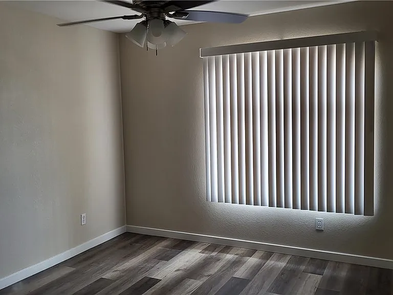 2105 E Crystal Dr — Photo 8