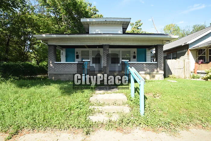810 N Gladstone Ave