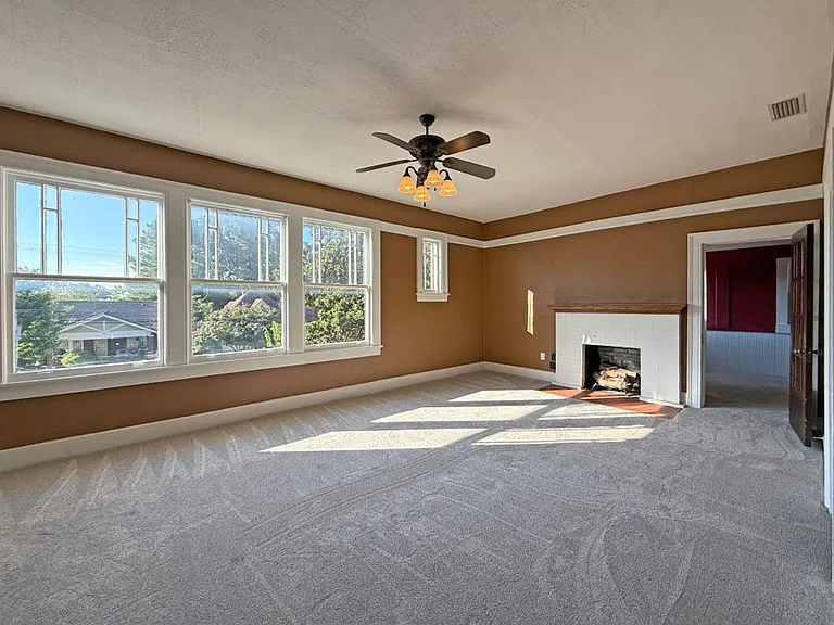 551 E Boswell St — Photo 10