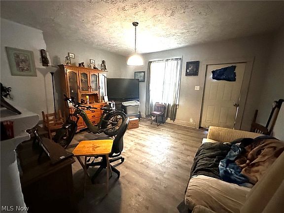 4th image of 708 Jackson St