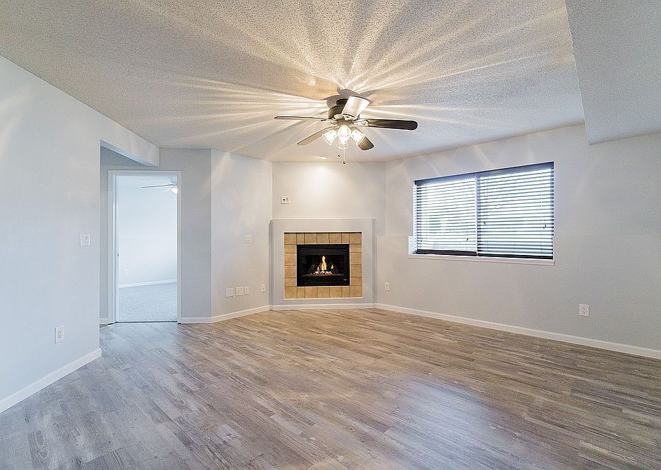 2nd image of 560 Augusta Cir APT 4
