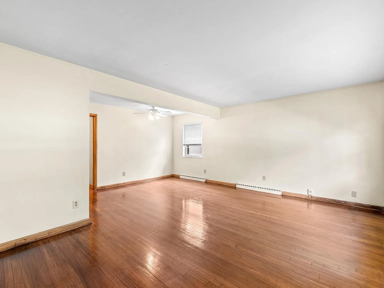 3 bed, 2.5 bath, 1100 sqft, $1,100 — Photo 2