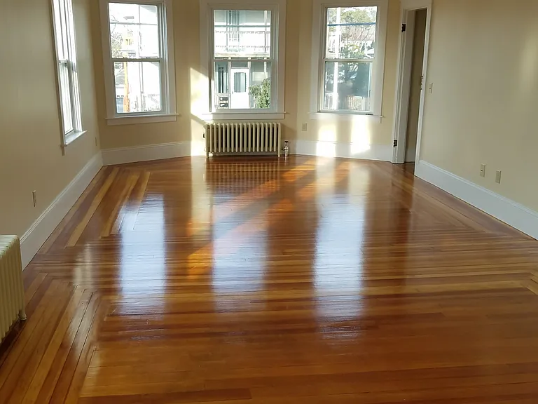 7 Middle St — Photo 2