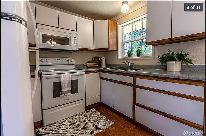 1031 NE Larson Blvd — Photo 12