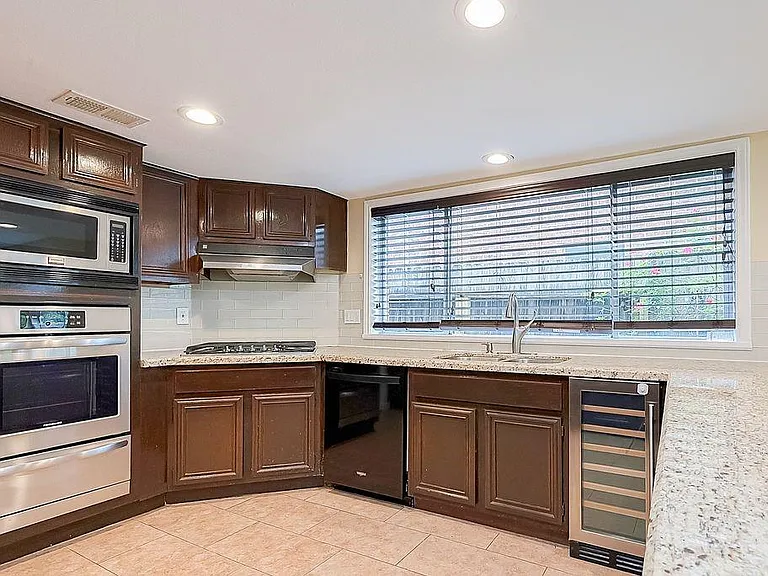 2039 Shorewood Ln — Photo 20