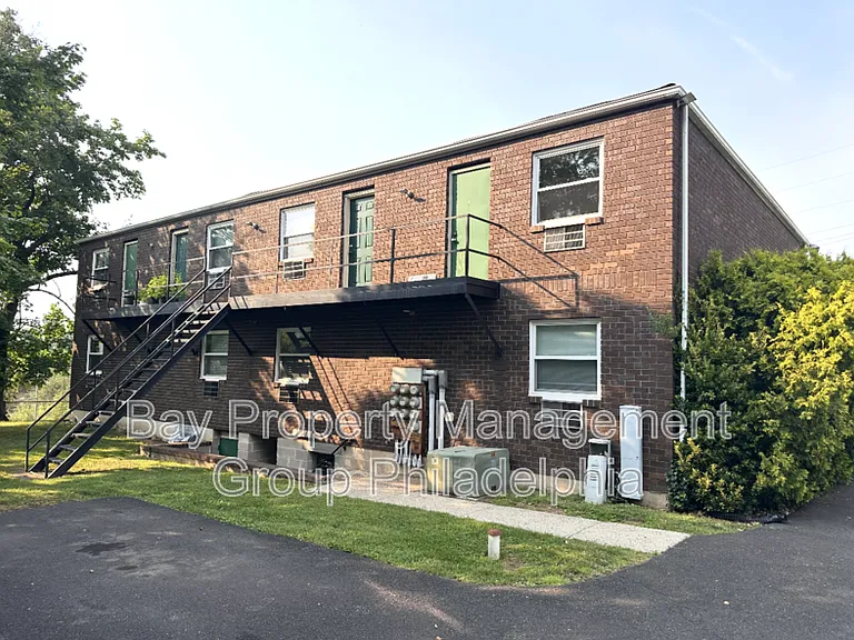 100 E Mount Vernon St #1 — Photo 2