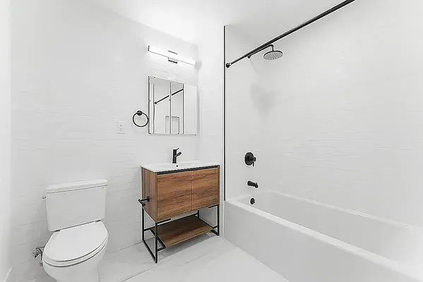 Bathroom, photo 1
