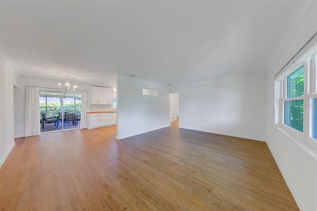 3 bed, 2.0 bath, 1256 sqft, $2,800 — Photo 2