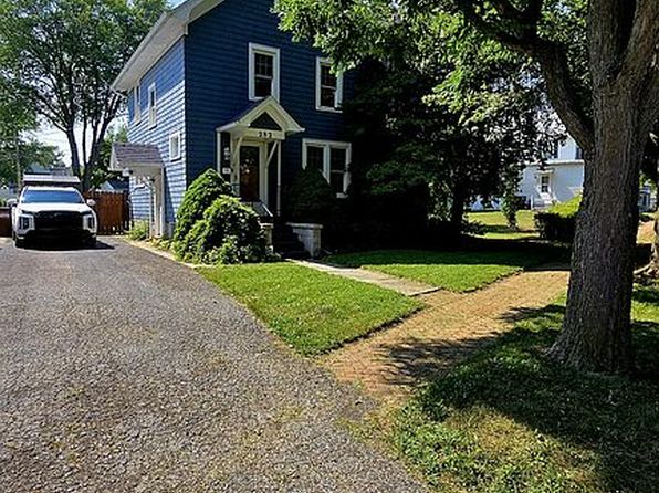 282 Hedges St