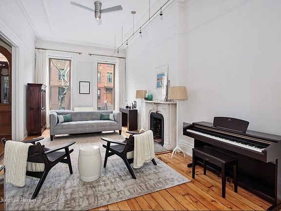 3rd image of 382 De Graw St