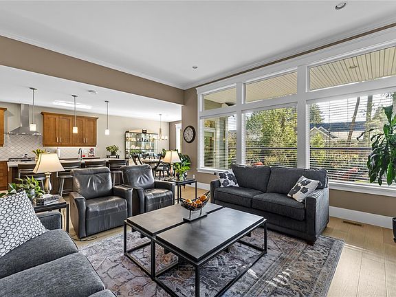 4th image of 651 Eaglecrest Dr