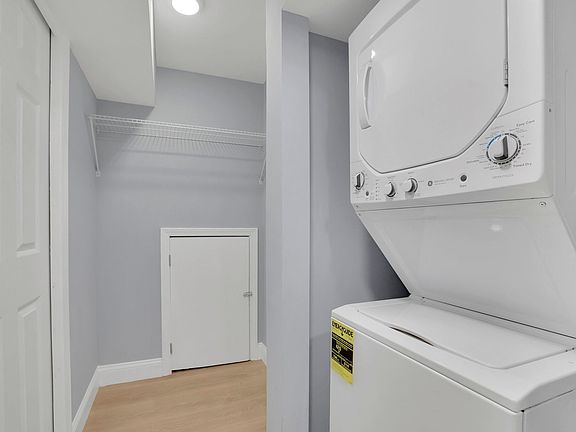 4th image of 40 Candlelight Ln SW #B