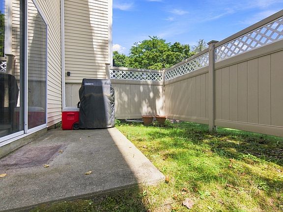 4th image of 9 Village Hill Ln APT 13