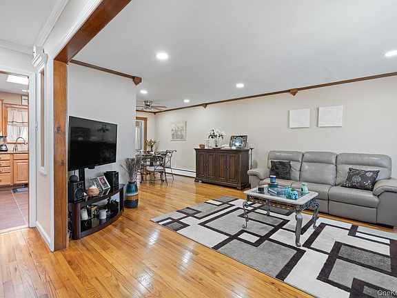3rd image of 572 S Bayview Avenue