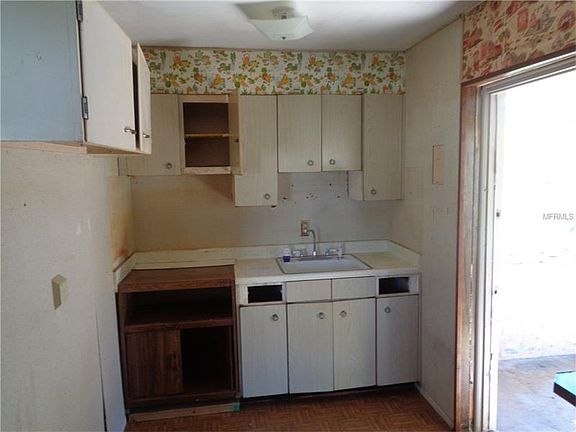 4th image of 217 Woodmere Blvd