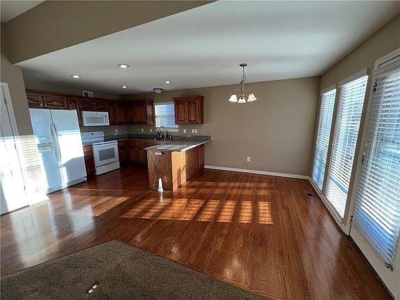 3rd image of 109 NW 90th Pl