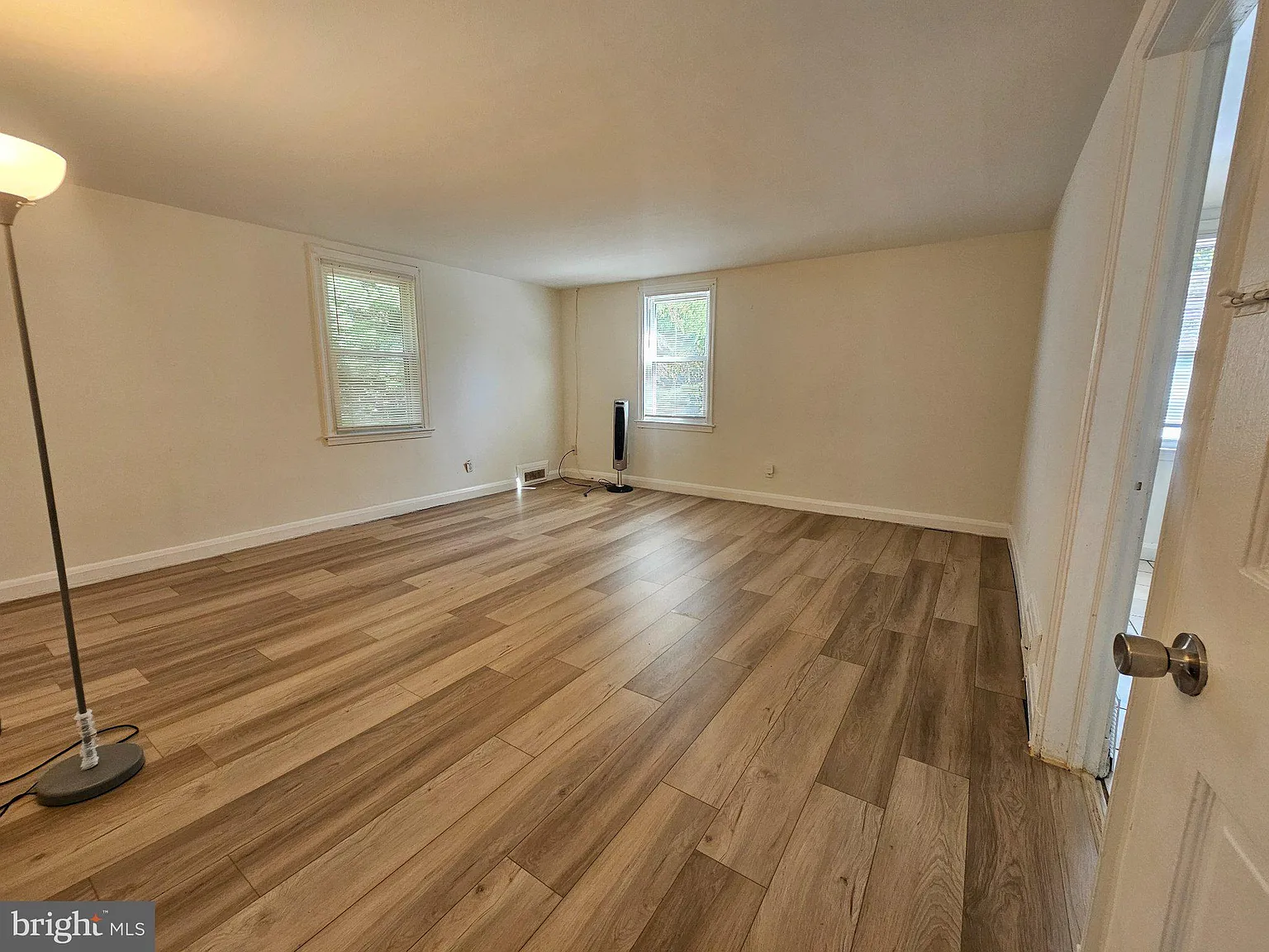 2 bed, 1.0 bath, 2150 sqft, $1,900 — Photo 2