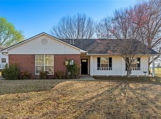 2108 N River Rd, Lavaca, AR 72941
