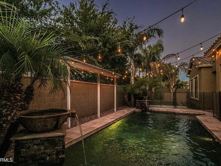 2560 E Wisteria Dr — Photo 24