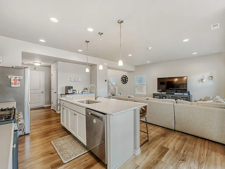 8116 Kittrick Pl — Photo 9