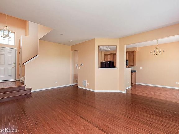 3rd image of 1584 Yellowstone Dr