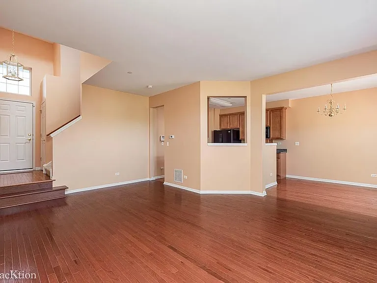 1584 Yellowstone Dr — Photo 3