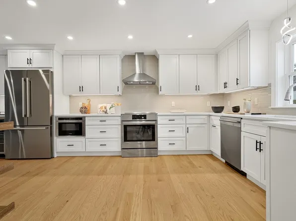 91 Staniford St APT 2, Newton, MA 02466