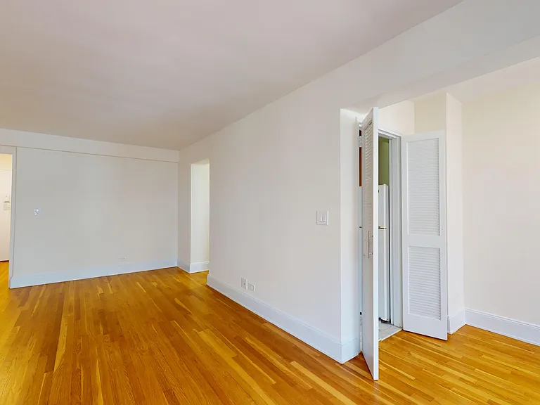305 W 13th St #5L — Photo 2