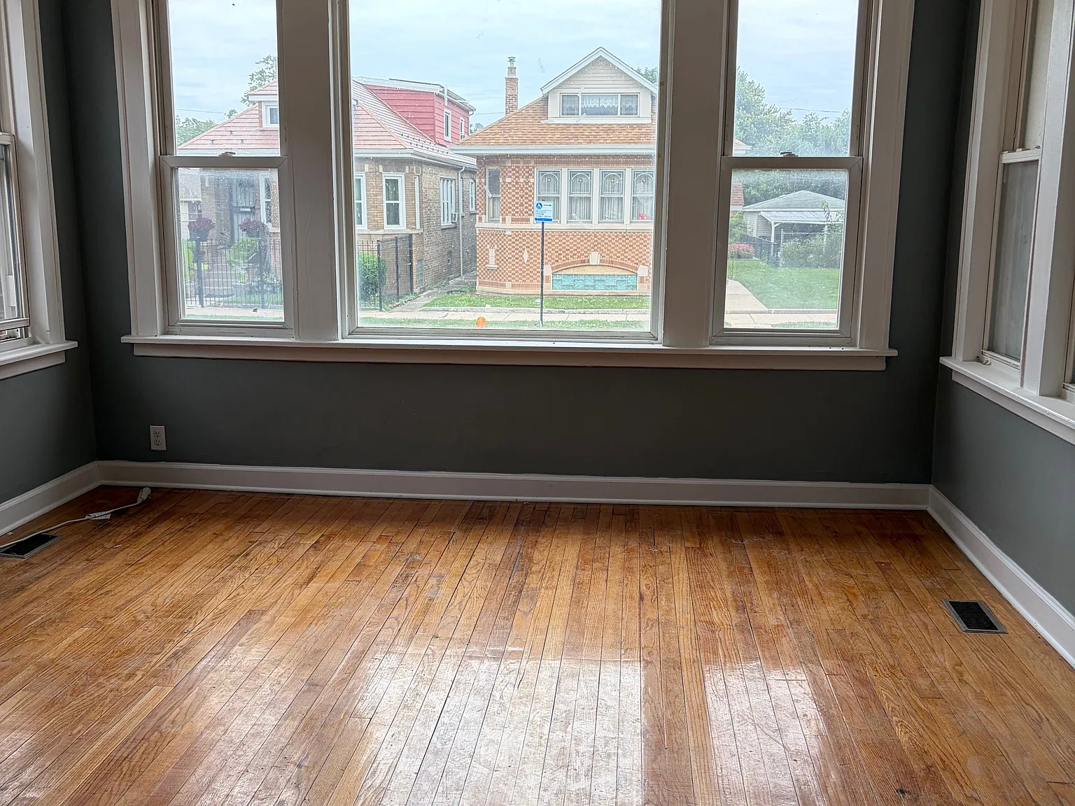 8542 S Loomis Blvd — Photo 3
