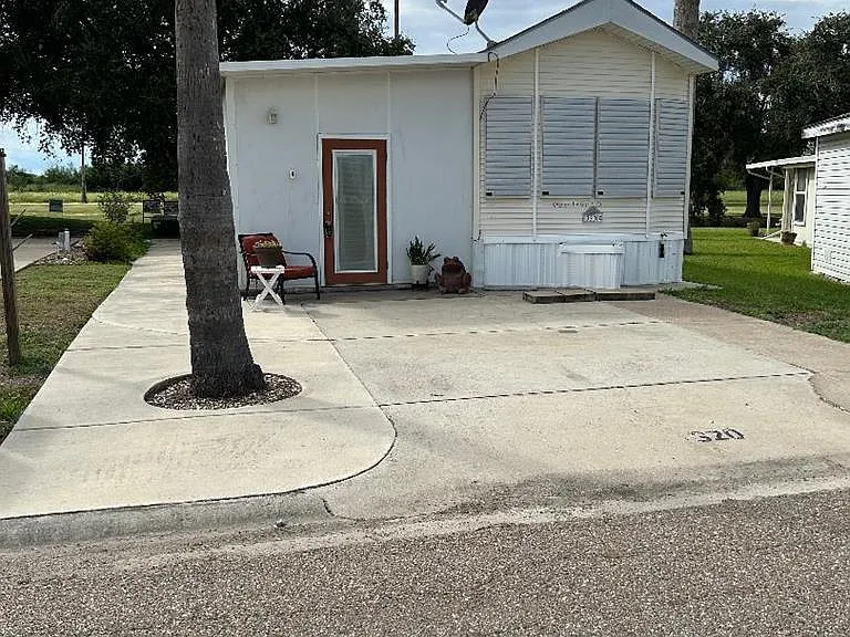 320 Mississippi River Blvd — Photo 1