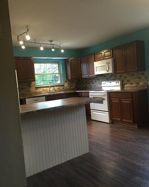 1st image of 744 Harvard Dr