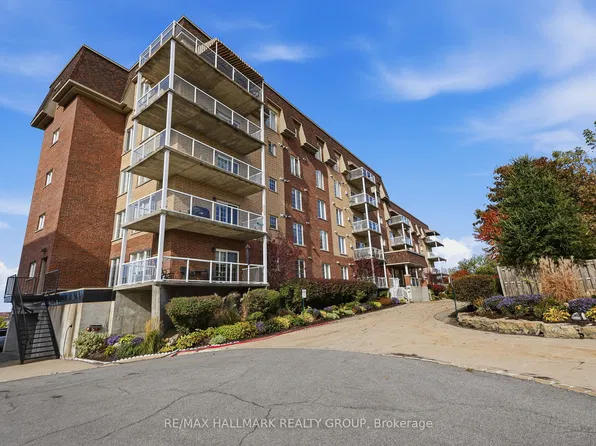 2360 Albert St #407, Clarence Rockland, ON K4K 0C4