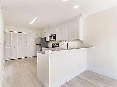 5th image of 211 Maplecrest Circle