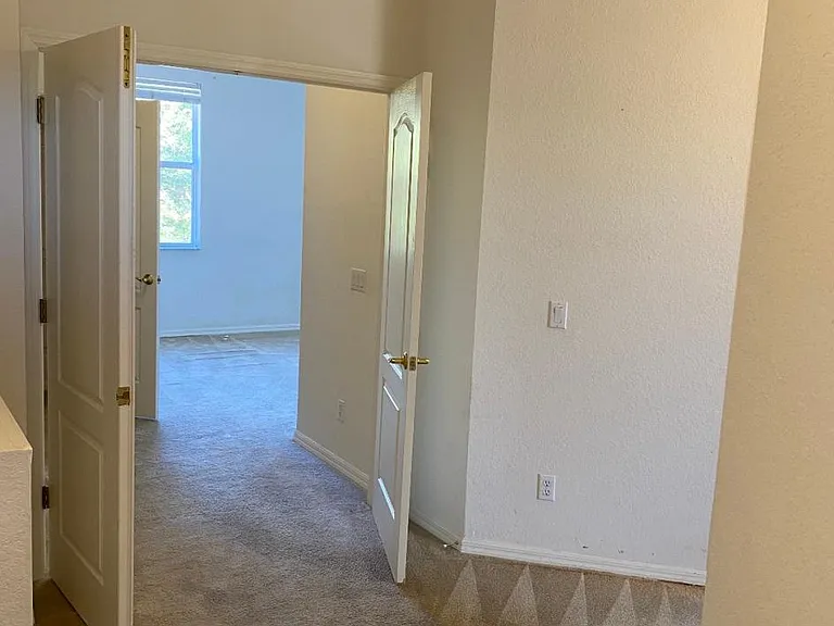 8919 Spring Mountain Way — Photo 24