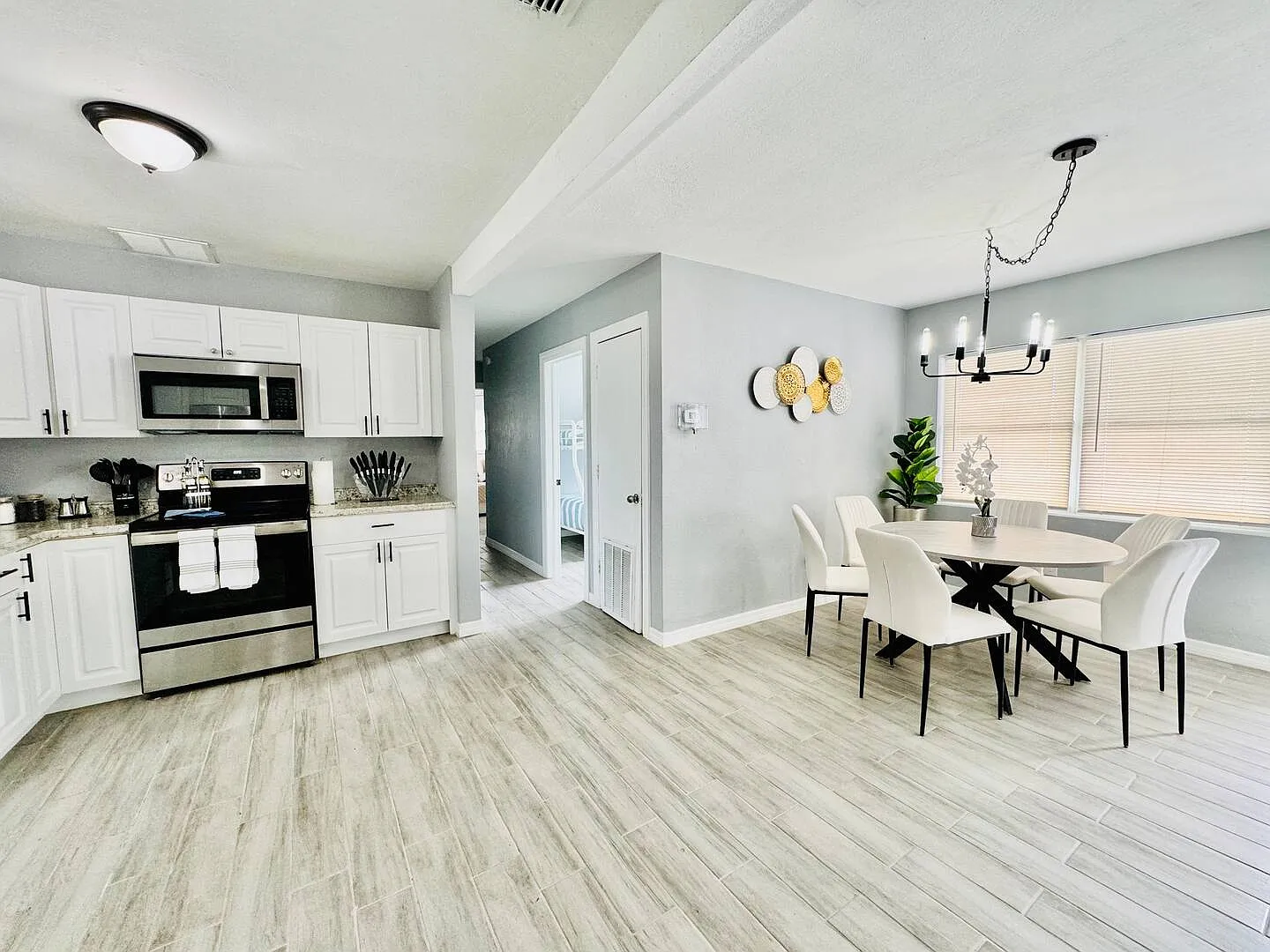 3 bed, $4,320 — Photo 2