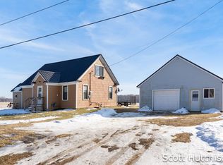 1300 E Coral Rd, Edmore, MI 48829