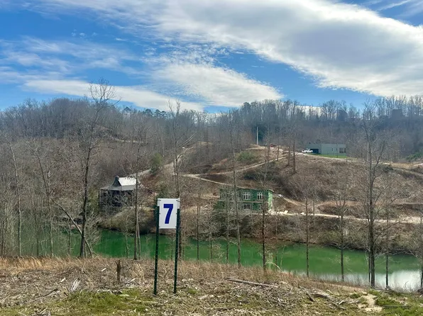 7 Sleepy Hollow Rd, East Bernstadt, KY 40729