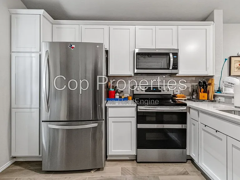 2425 Ayers Dr — Photo 15