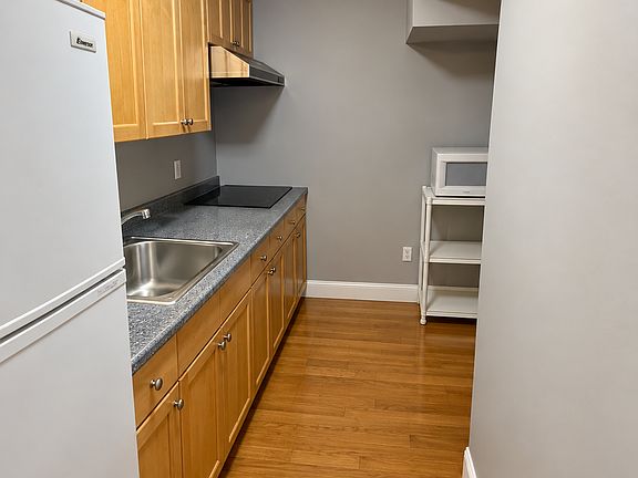 4th image of 27 High St #B