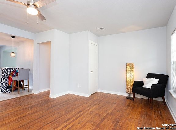 4th image of 227 Golden Crown Dr
